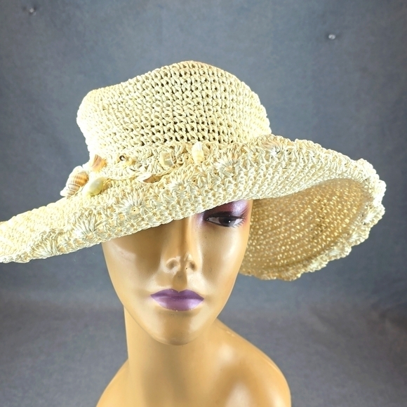 cappelli Accessories - Cappelli 💯 paper hat women's size is about 57 cm Seashell decoration.